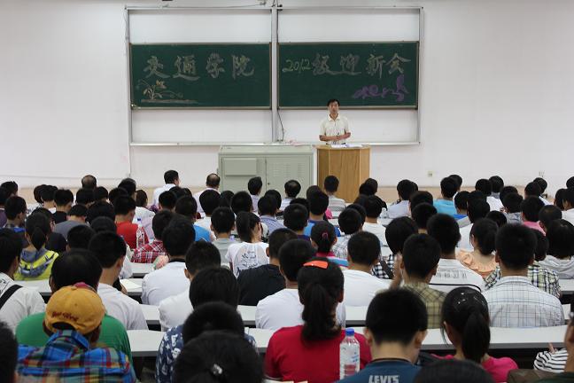 日本av
召开2012级新生入学暨科学道德和学风建设动员、宣讲会